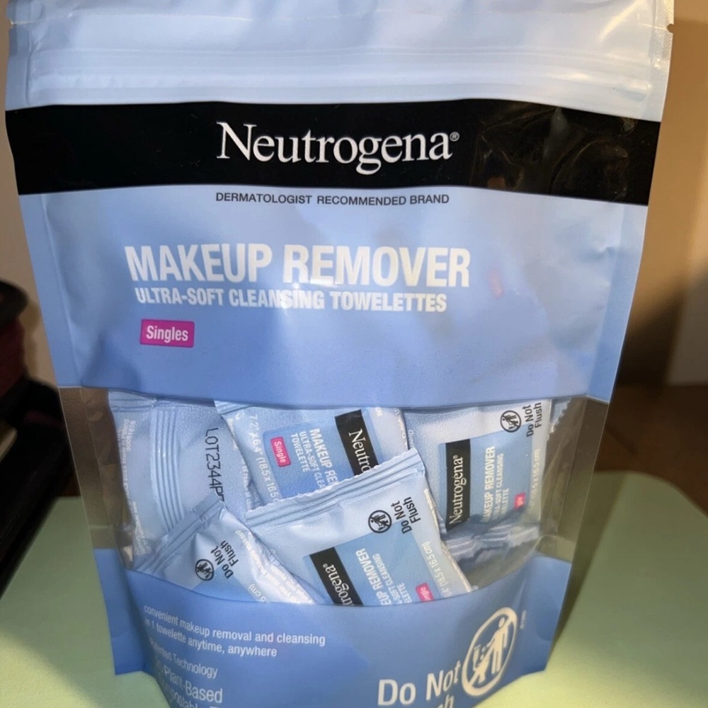 Neutrogena Makeup Remover Wipes Towelettes 20 count.Disposable wipe.Do not flush